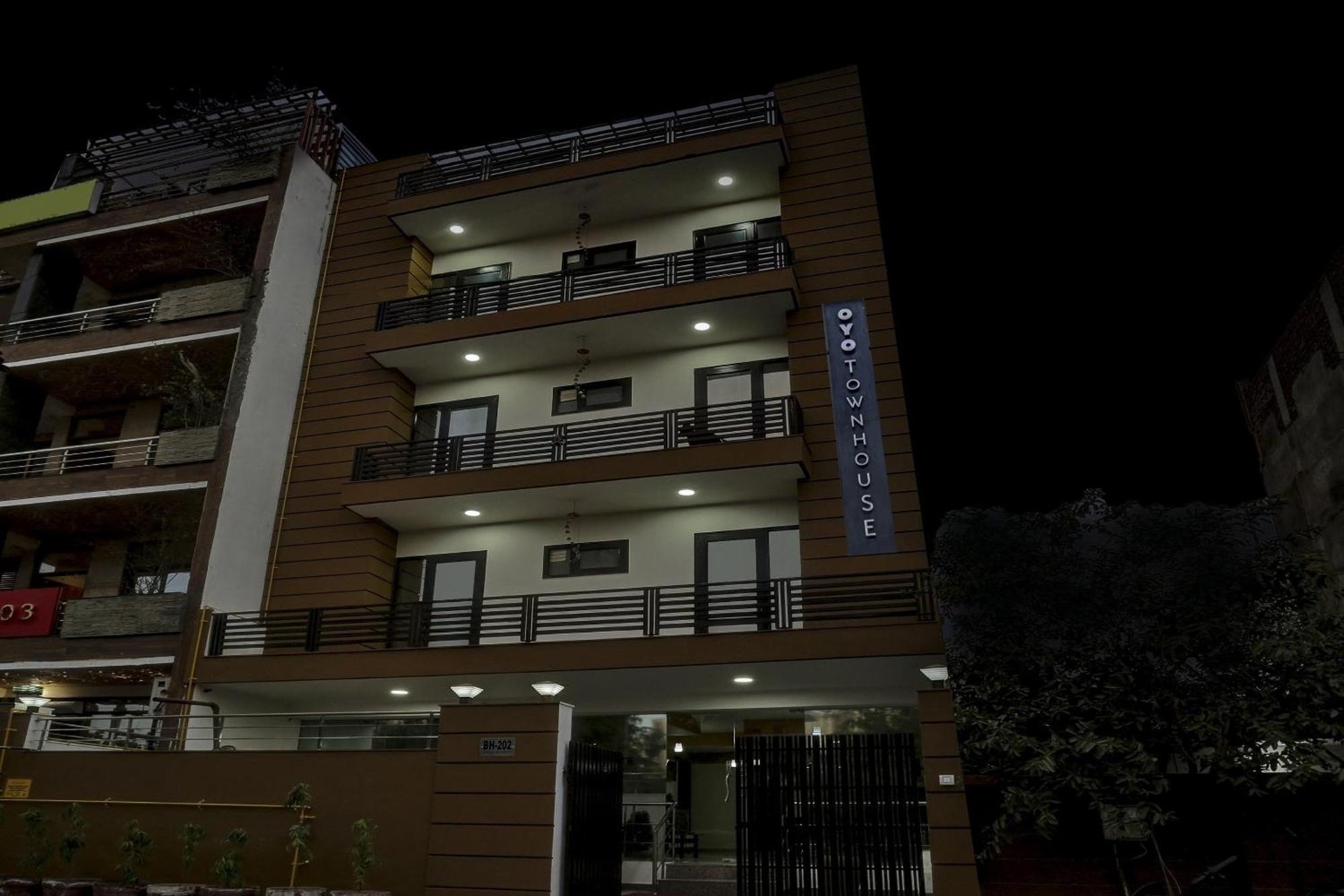 Townhouse Rumaisa Indirapuram Luaran gambar